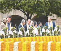 الرئيس وقادة العشرين يضعون أكاليل الزهور على ضريح المهاتما غاندي