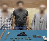 ضبط 5 عاطلين بتهمة تصنيع المواد المخدرة وبحوزتهم كمية من الحشيش بالقاهرة 