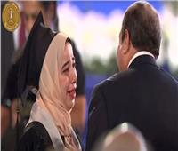 طالبة تبكي فرحًا على الهواء بعد رؤية الرئيس السيسي