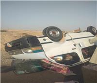 صور| انقلاب سيارة بصحراوي قنا ونقل المصابين إلى المستشفى