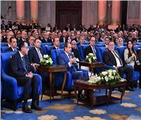 الرئيس السيسي يشاهد فيلمًا تسجيليًا عن ملف الكهرباء بمؤتمر «حكاية وطن»