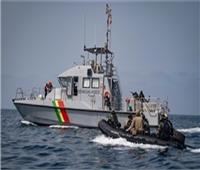 البحرية السنغالية تعترض مركبين لمهاجرين على متنهما 272 شخصًا