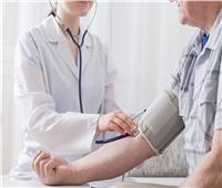 كيف يمثل ارتفاع ضغط الدم مشكلة بالنسبة للأشخاص في منتصف العمر؟.. دراسة توضح