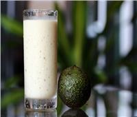 «مشروبات طبيعية».. طريقة تحضير عصير الأفوكادو بالتمر 