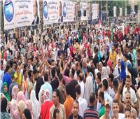 توافد المواطنين أمام مبنى محافظة الشرقية للاحتفال بانتصارات أكتوبر وتأييد الرئيس