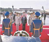 الرئيس يضع أكاليل الزهور على النصب التذكاري لشهداء الجيش وقبري السادات وعبدالناصر