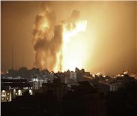 إعلام فلسطيني: الطائرات الحربية تلقي قذائف الفسفور المحرمة دوليا غرب خان يونس