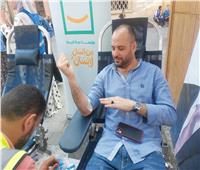إقبال كبير من الشباب ورواد السيد البدوي بطنطا على التبرع بالدم لمصابي غزة| فيديو وصور 