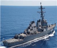 سفينة حربية تابعة للبحرية الأمريكية تعترض عدد من الصوارخ بالقرب من اليمن