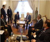 محمود عباس يلتقي رئيس وزراء إسبانيا على هامش قمة القاهرة للسلام