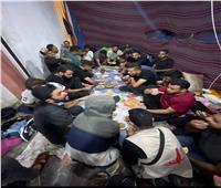 الصحفيون الفلسطينيون يقيمون خيمًا لأداء عملهم بـ«خان يونس»| صور