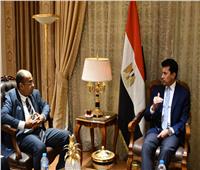 وزير الشباب والرياضة يلتقي السفير المصري الجديد في بيرو