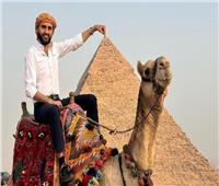 "بحب مصر".. الشيف بوراك يزور الأهرامات| صور 