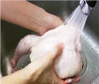 بخطوات بسيطة.. طريقة غسل الدجاج 