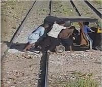  "النقل" تناشد المواطنين بعدم إقامة معابر غير شرعية على قضبان السكك الحديدية