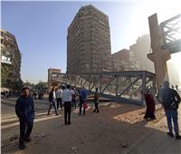 سقوط كوبري مشاة في شارع أحمد عرابي بالجيزة| صور