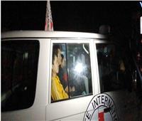 استلام الصليب الأحمر للأسرى الإسرائيليين المحتجزين لدى كتائب القسام.. صور