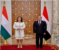 تفاصيل لقاء الرئيس السيسي ونظيرته المجرية في قصر الاتحادية| صور