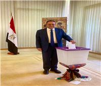سفير مصر في أستراليا يدلي بصوته في الانتخابات الرئاسية 