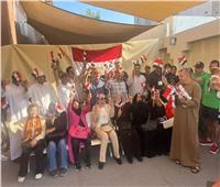 المصريون في الإمارات يتوافدون على السفارة المصرية في اليوم الثاني من الانتخابات الرئاسية