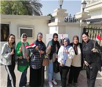 السيدات يتصدرن المشهد الانتخابي أمام السفارة المصرية في البحرين 