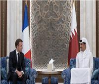 أمير قطر يعلن إجراء مباحثات مع ماكرون في إطار جهود وقف إطلاق النار بغزة