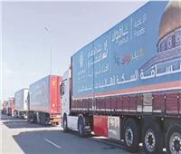 تواصل عملية إدخال الشاحنات المحملة بالمساعدات الإنسانية لقطاع غزة