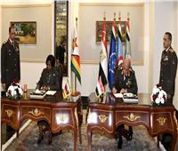 وزير الدفاع ورئيس الأركان يعقدان عدداً من اللقاءات الثنائية مع قادة الوفود العسكرية