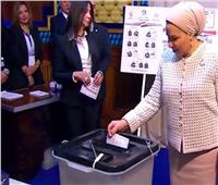 السيدة انتصار السيسي تُدلي بصوتها في الانتخابات الرئاسية.. صور وفيديو