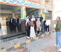 في أول أيام الانتخابات| توافد الناخبين للإدلاء بأصواتهم بمدينة طابا