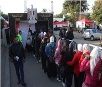 إقبال كثيف من المواطنين أمام لجنة اليرموك بالزاوية الحمراء للتصويت في الانتخابات