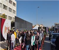 طوابير من المواطنين أمام لجنه «سيزا نبراوي» في التجمع للإدلاء باصواتهم في الانتخابات الرئاسية 