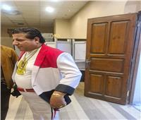 مرتديًا بدلة بعلم مصر خميس شعبان عبدالرحيم يدلي بصوته في الانتخابات الرئاسية