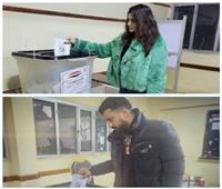 مي عمر ومحمد سامي يدليان بصوتهما في الانتخابات الرئاسية