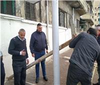 بسبب الطقس السيء.. سقوط أجزاء من شرفة عقار على كورنيش الإسكندرية | صور 