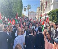 مظاهرة أمام السفارة الأمريكية في تونس احتجاجًا على سياساتها في حرب غزة