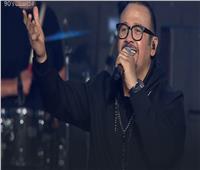 هشام عباس ومصطفى قمر يغيران كلمات أشهر الأغاني في «كاسيت 90»   