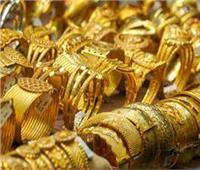 تراجع أسعار الذهب عالمياً واستقراره محليا في بداية تعاملات الجمعة