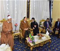 محافظ أسيوط يزور مطرانية أبوتيج للتهنئة بعيد الميلاد المجيد
