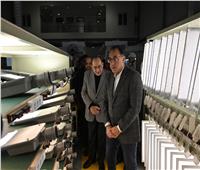 رئيس الوزراء يزور مصنع سيراج «فلير» لإنتاج أجهزة الإضاءة