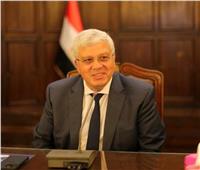 وزير التعليم العالي يستعرض تقريرا حول جهود الجامعات المصرية في محو الأمية