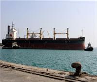 رويترز: السفينة التي تعرضت لهجوم قرب سواحل عدن ناقلة نفط أمريكية