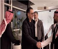 وصول راغب علامة السعودية استعدادًا لحفل "صلاح الشرنوبي"