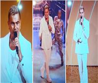 أشعل قاعة الحفل .. عمرو دياب يُغني «يا أنا يا لأ» بختام Joy Awards  