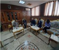 محافظ شمال سيناء يلتقي القنصل الإيطالي في مكتبه بالعريش 