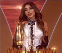 أهدت الجائزة لوطنها لبنان.. تكريم نجوى كرم بـ«جائزة صنّاع الترفيه الفخرية»