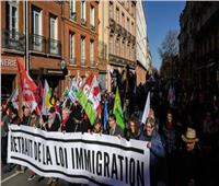 آلاف الفرنسيين يشاركون في الاحتجاجات على قانون الهجرة الجديد