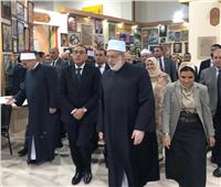 رئيس مجلس الوزراء يتفقد جناج «بيت الزكاة والصدقات» بمعرض القاهرة الدولي للكتاب