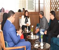 وزيرة الهجرة تعقد لقاءً مع رجل أعمال مصري مقيم بفرنسا لبحث مشروعه السياحي