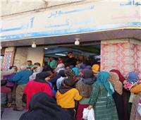 توزيع ٦٨٦٠٠ كرتونة غذائية بأسعار مخفضة وفتح منافذ بقرى ومراكز المنيا
